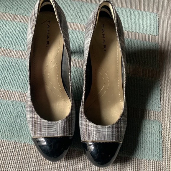 Tahari Black and white plaid stiletto almond toe high heels with gold accent. - Picture 5 of 9